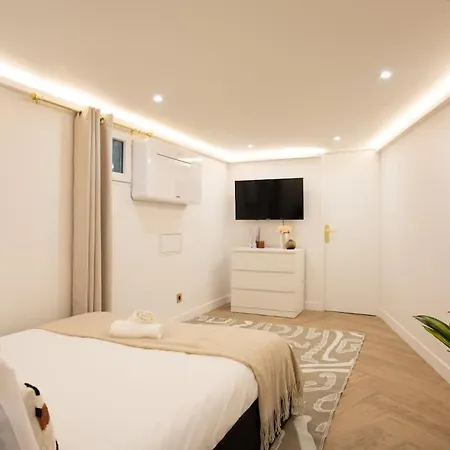 Beau Sous-plex Avec Jacuzzi Parigi
